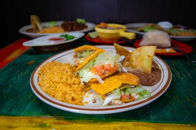 Monday Special/Ground Beef Gordita Plate.